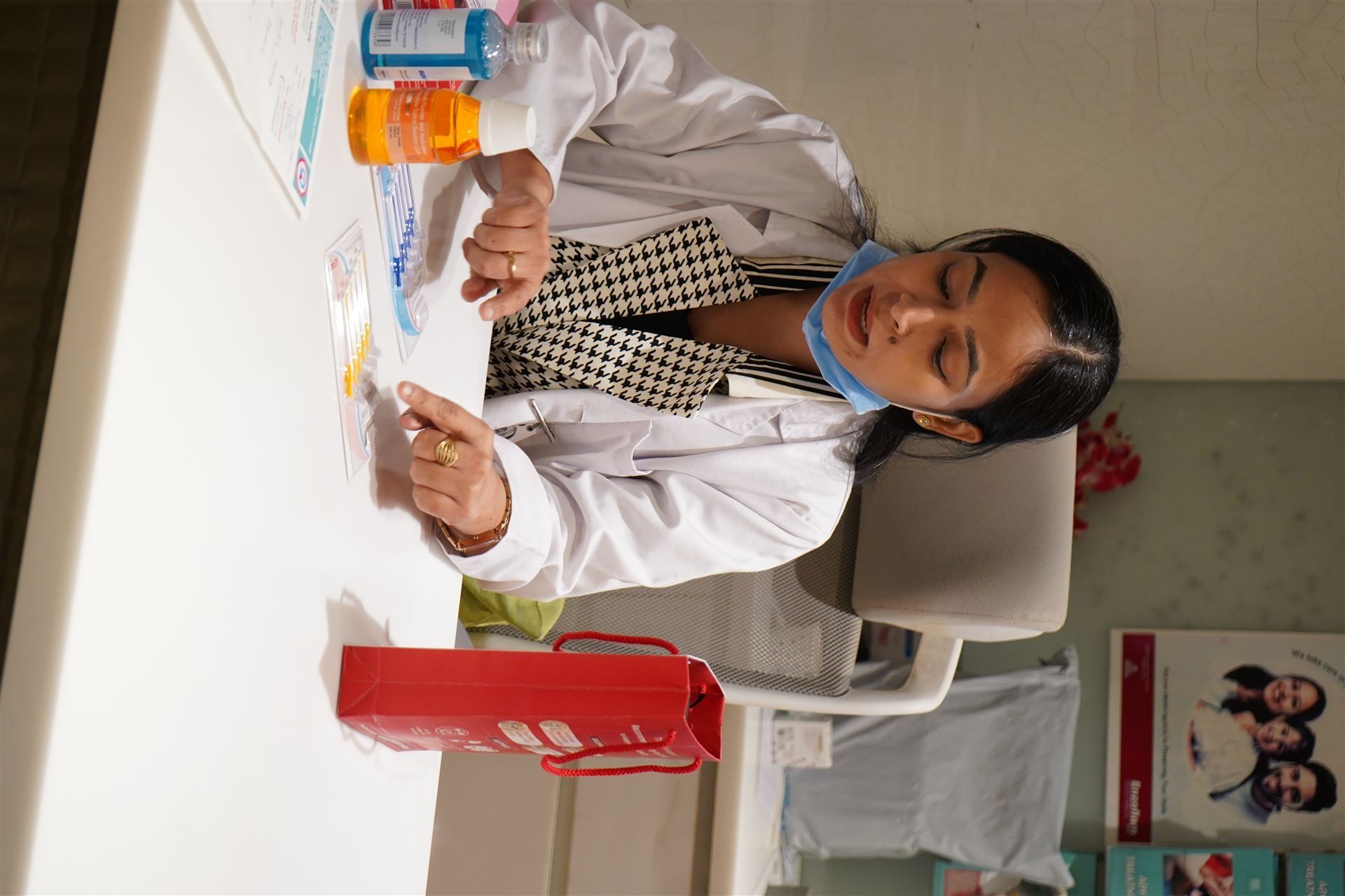 Dr. Geetika