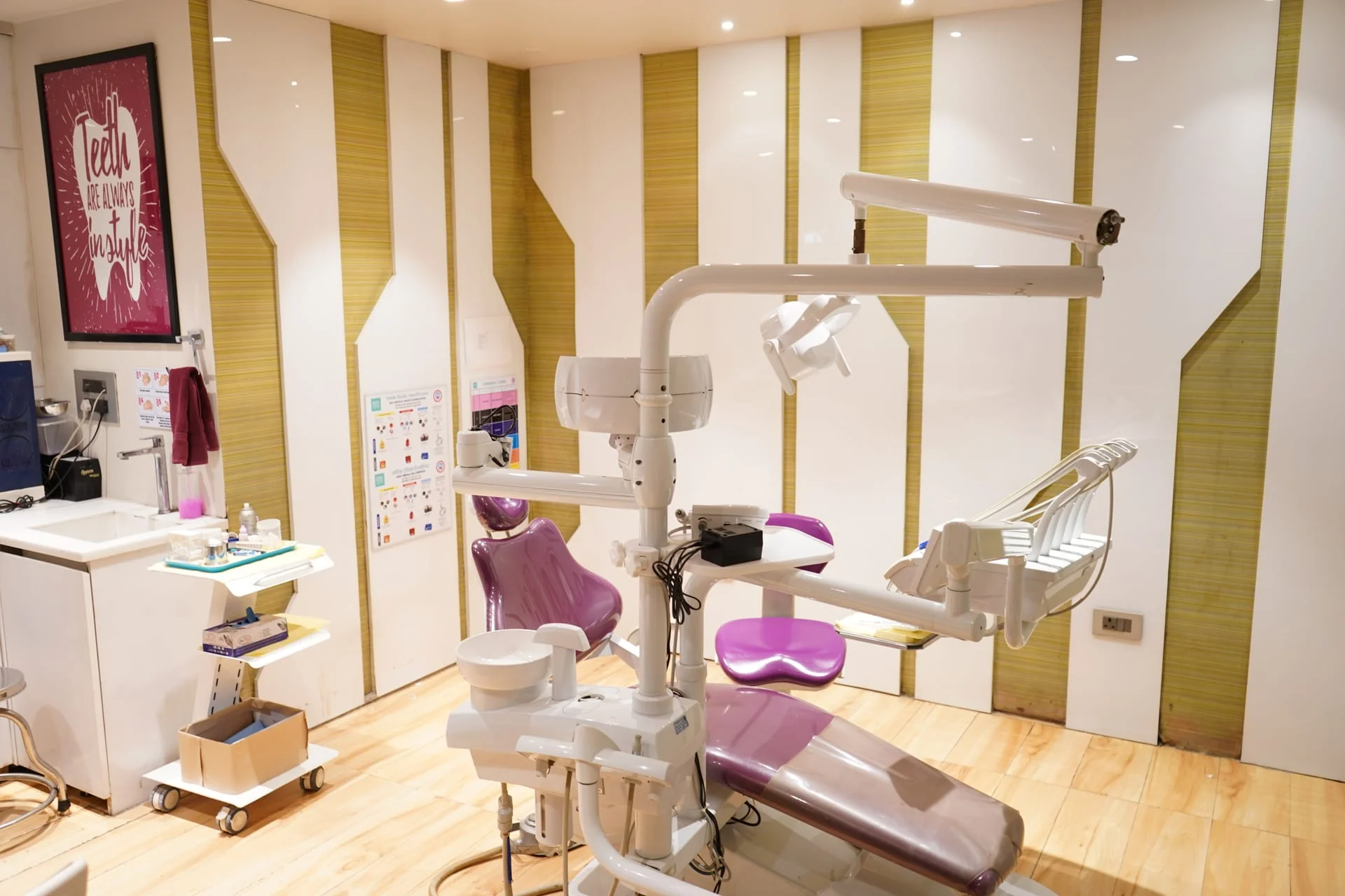 Dental consultation suite at Radix Cosmo Dental, Nirman Vihar, East Delhi